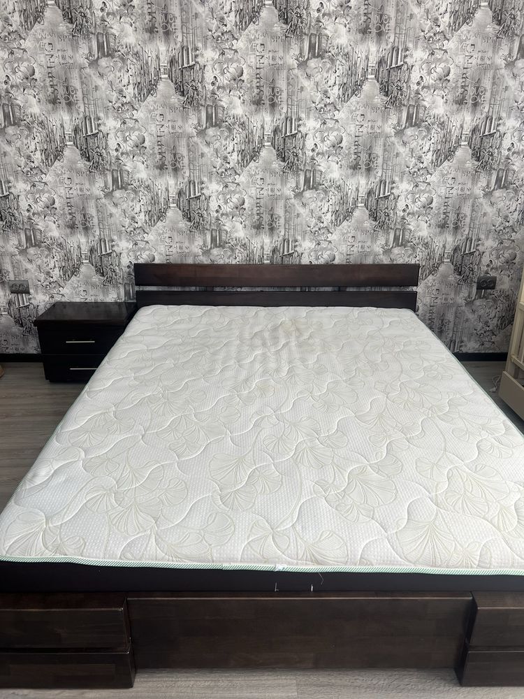 Продаю ліжко, тумби та комод