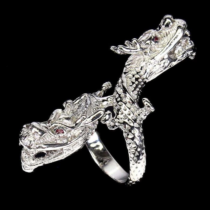 Серебряное кольцо" Дракон"с родолит гранатом.Размер 17.Серебро925 п