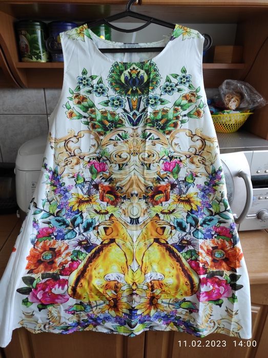 Гарні літні пляжні і повсякденні плаття, яскраві,  легенькі