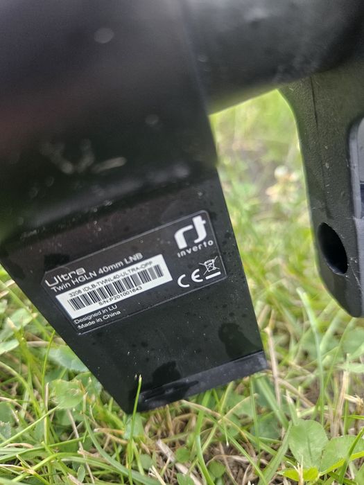 Talerz satelitarny z uchwytem i konwerterem