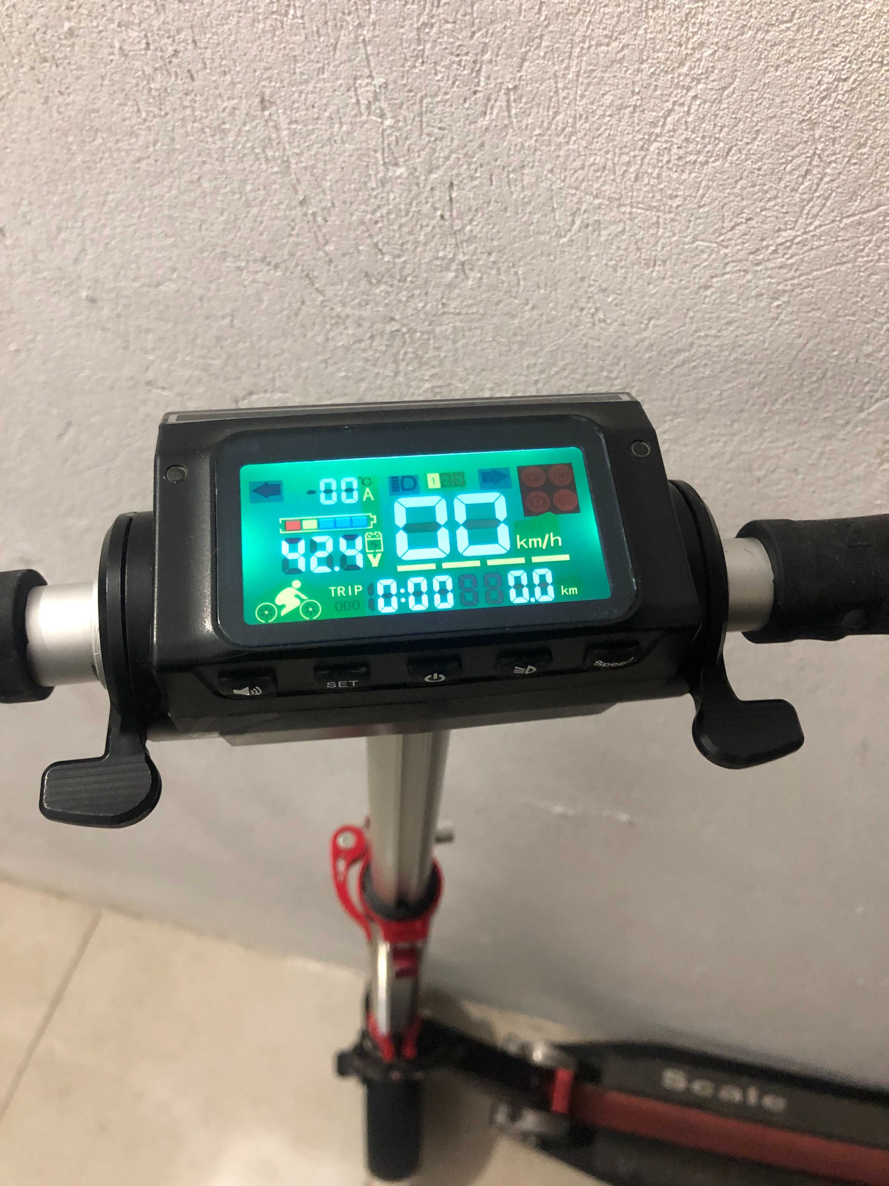 Электросамокат Scale Sports