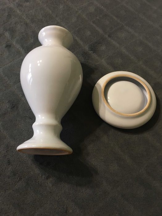 Wazonik z popielniczką porcelanowe