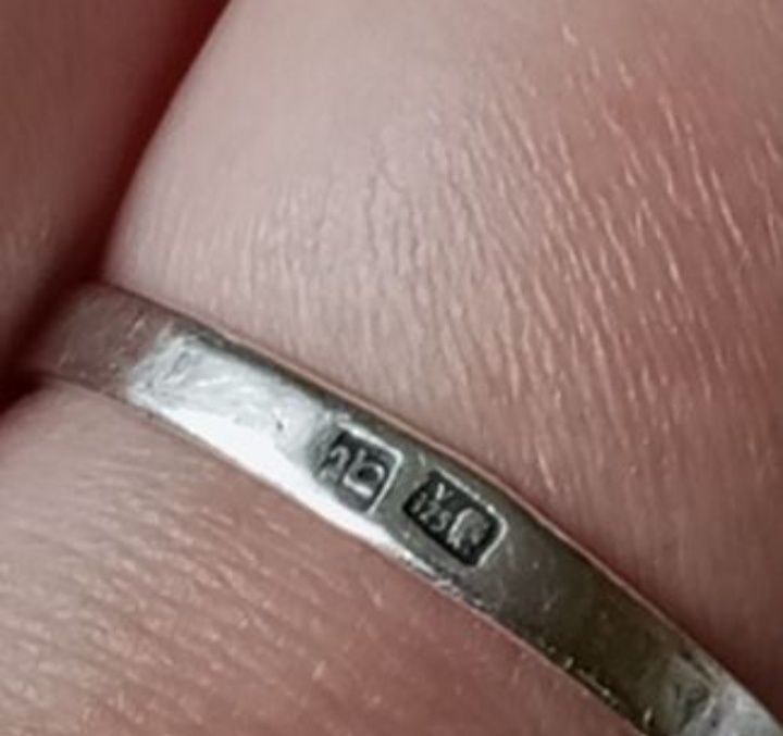 Skatalogowany srebrny pierścionek Warmet z chalcedonem