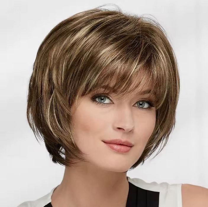 Nowa peruka krótka cieniowana damska z grzywką blond modna