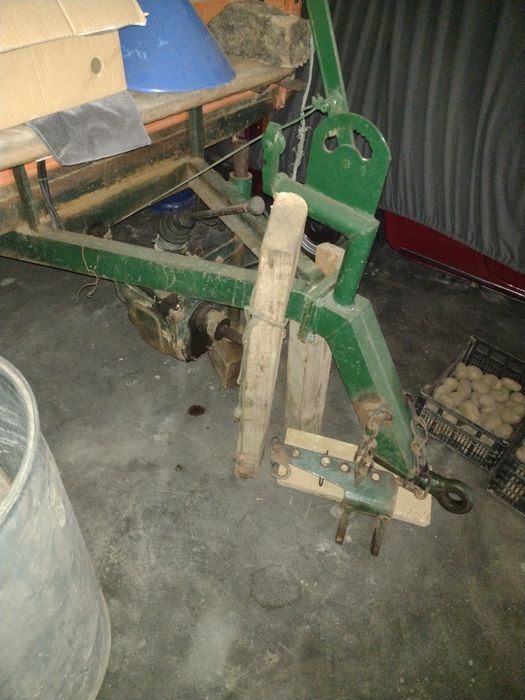 Reboque adaptado para trator de 4 rodas