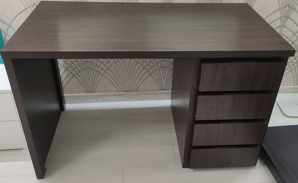 Письмовий стіл вживаний