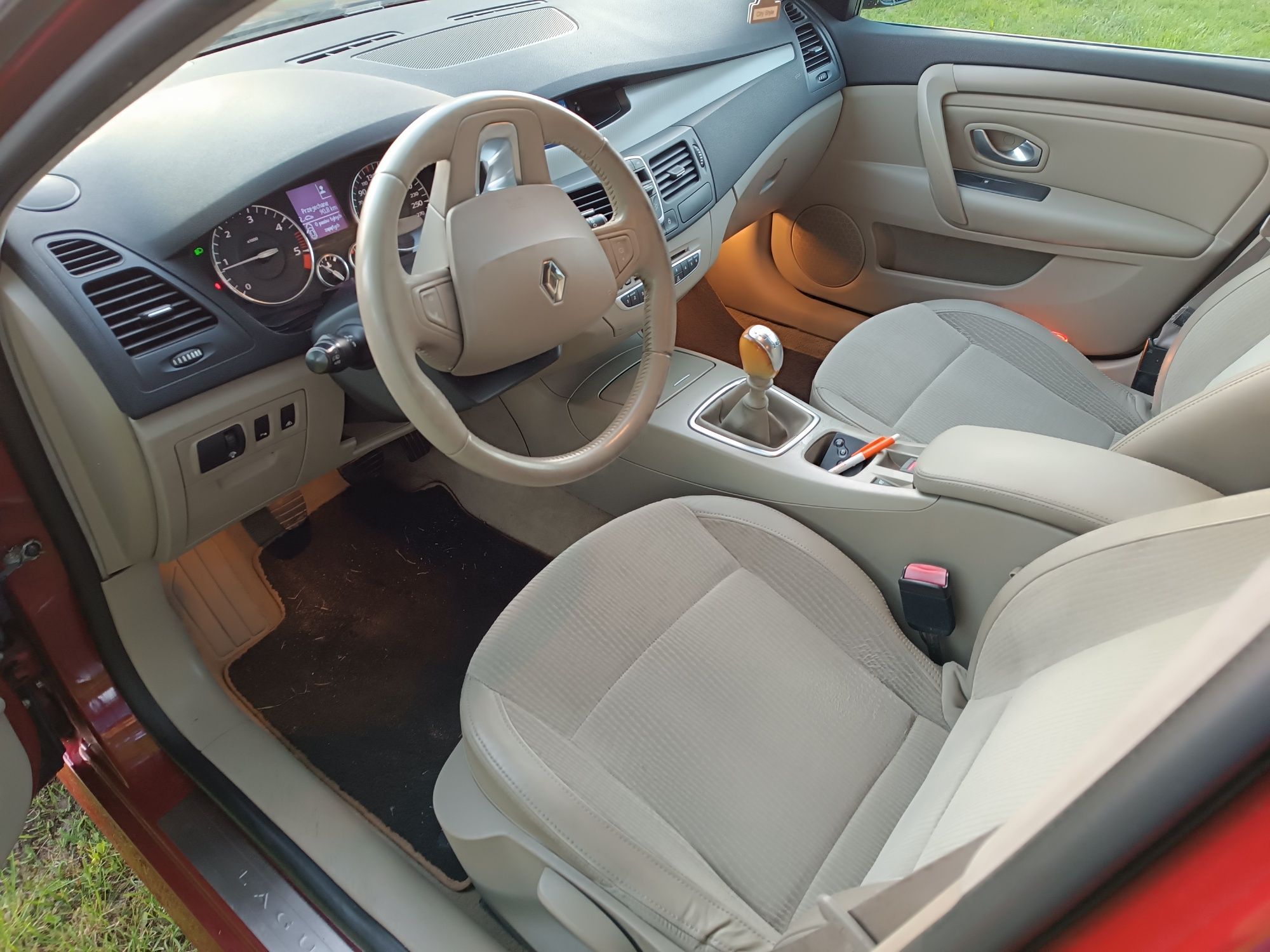 Renault Laguna III 2.0 dCi 150 KM BiXenon HAK
