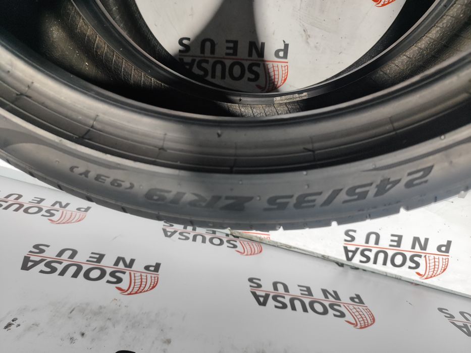 2 pneus semi novos 245-35R19 Pirelli - Oferta dos Portes
