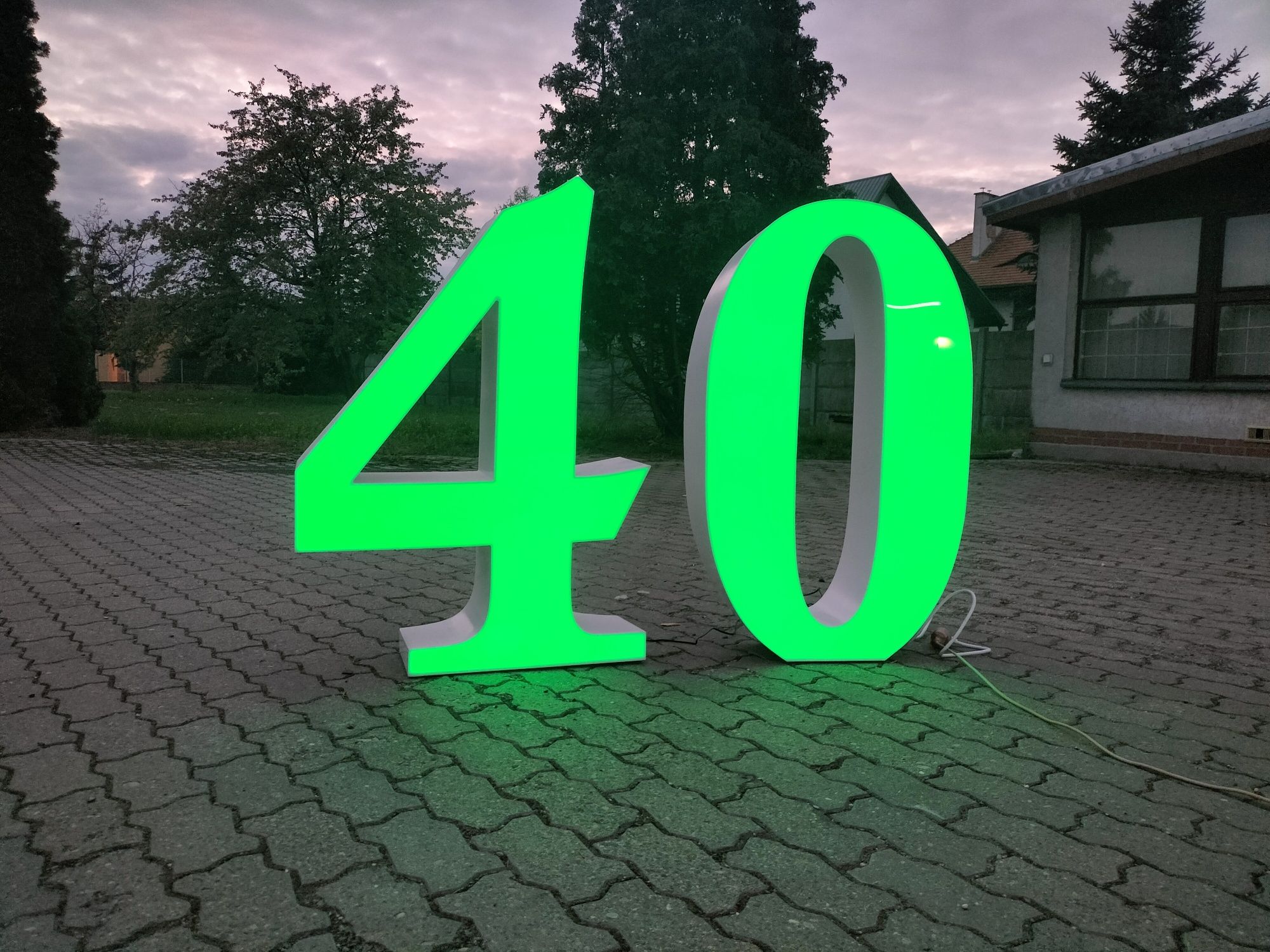 Cyfry LED podświetlane stojące cyfry podświetlane