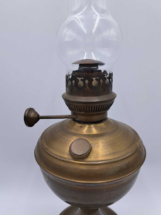 Stara lampa naftowa mosiężna smukła wysokość 52 cm