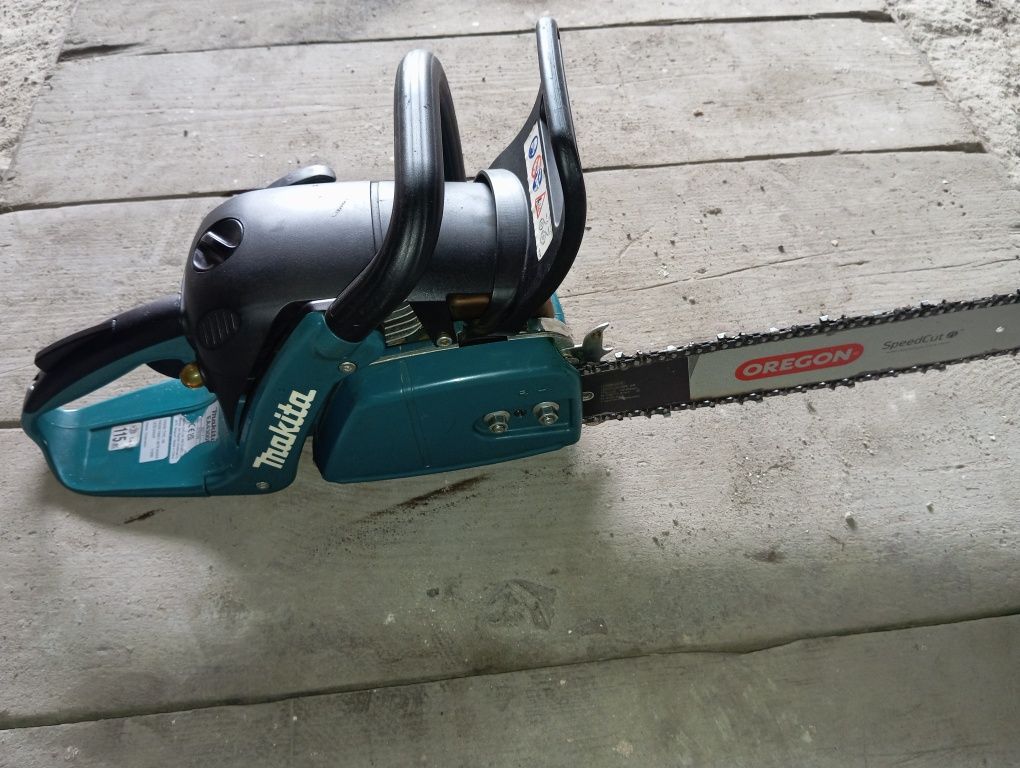 Witam sprzedam piłę spalinową Makita EA4300F