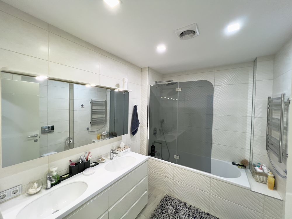 Продаж квартири в жк Жуковський 109 м2 3-х кімнатна