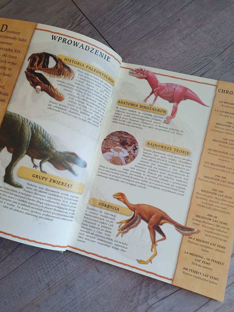 Książka Encyklopedia Dinozaurów + duży gumowy dinozaur figurka