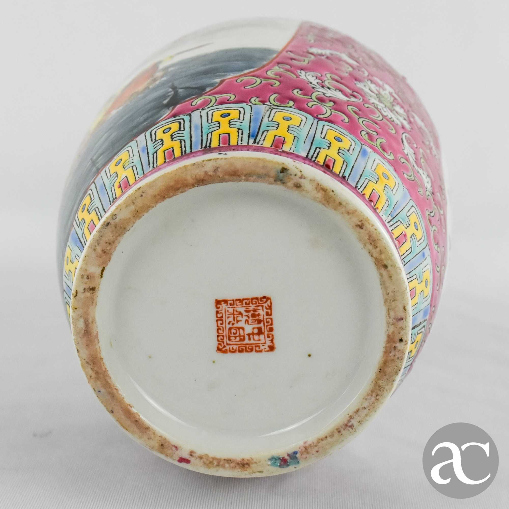 Jarra Porcelana China carateres Chineses, pintada à mão, circa 1970