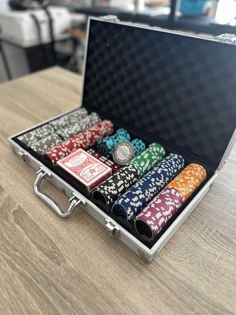 Покерний набір для поціновувачів: накладка + покерний набір
