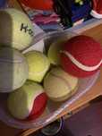 Bolas tenis e bolas saltitonas