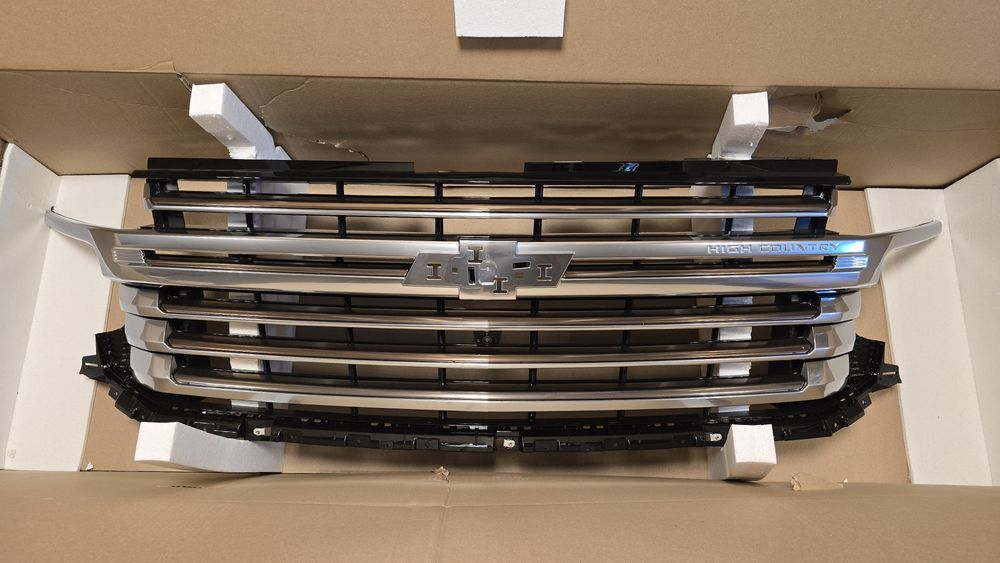 Oryginalny Grill Chevrolet Tahoe / Suburban / Silverado High Country