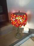 Lampa typu Tiffany z naturalnymi kamieniami