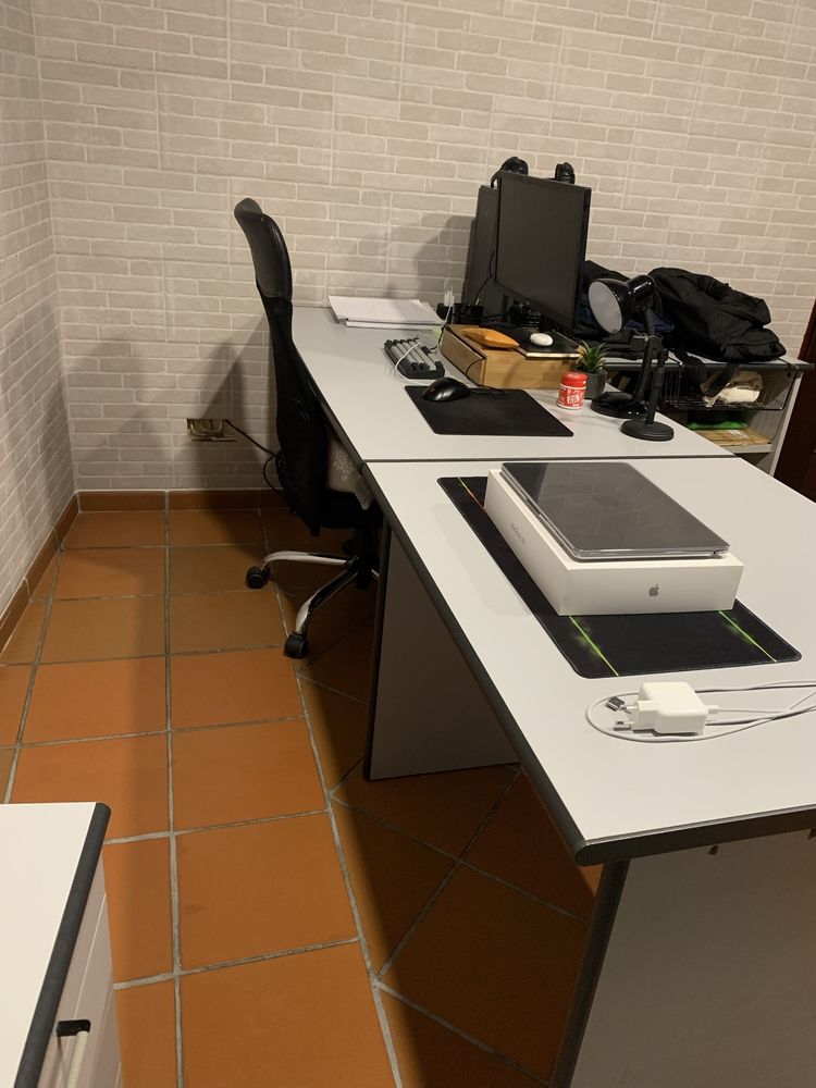 Secretaria Usada com Arrumação