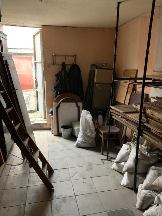 Гараж, приміщення під склад