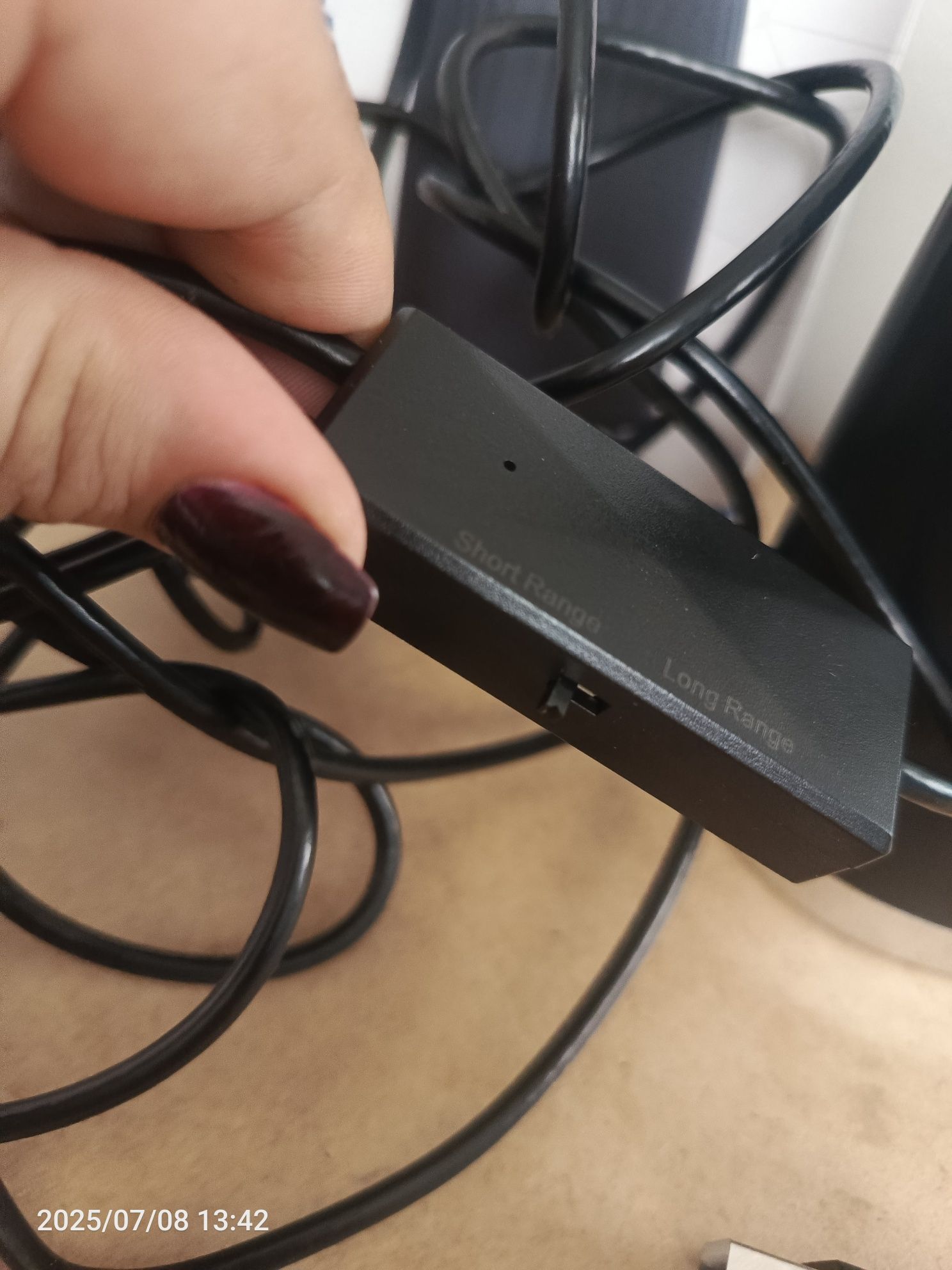 antena telewizyjna DVB-T/T2 z magnetyczną podstawą i wysokim wzmocnien
