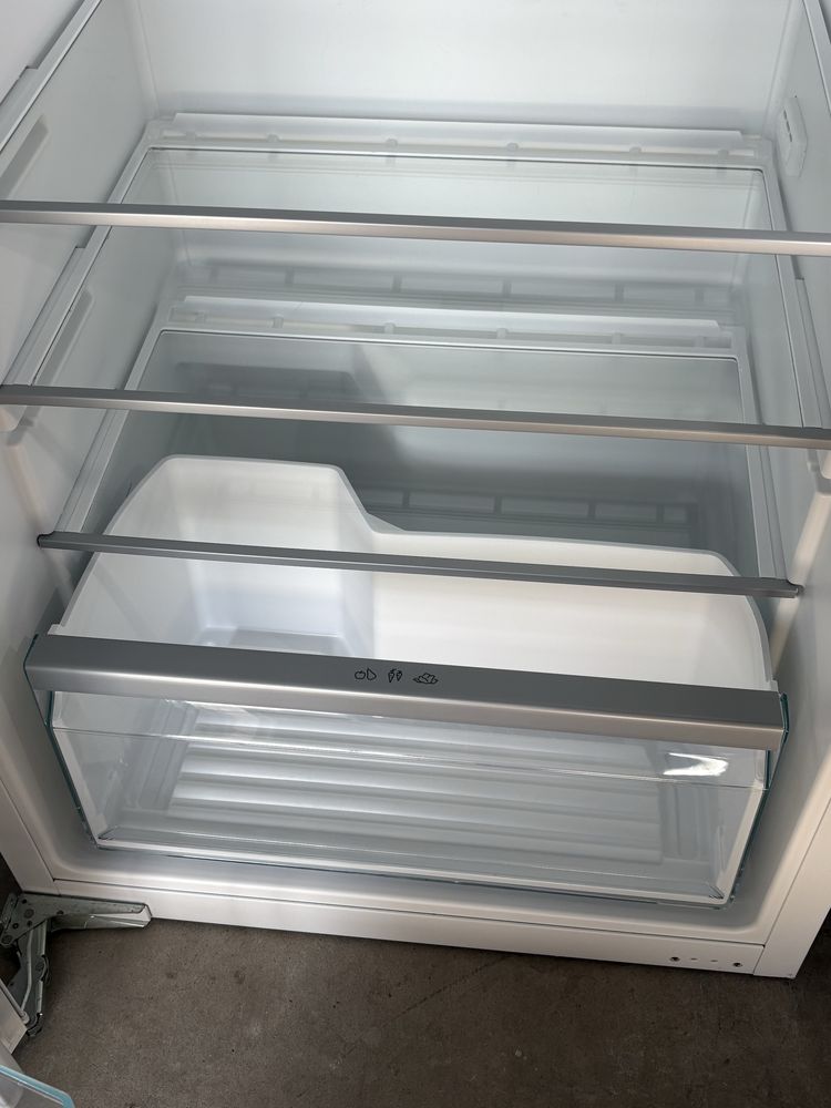 Вбудований холодильник Miele K 7103 D SELECTION | Під стільницю