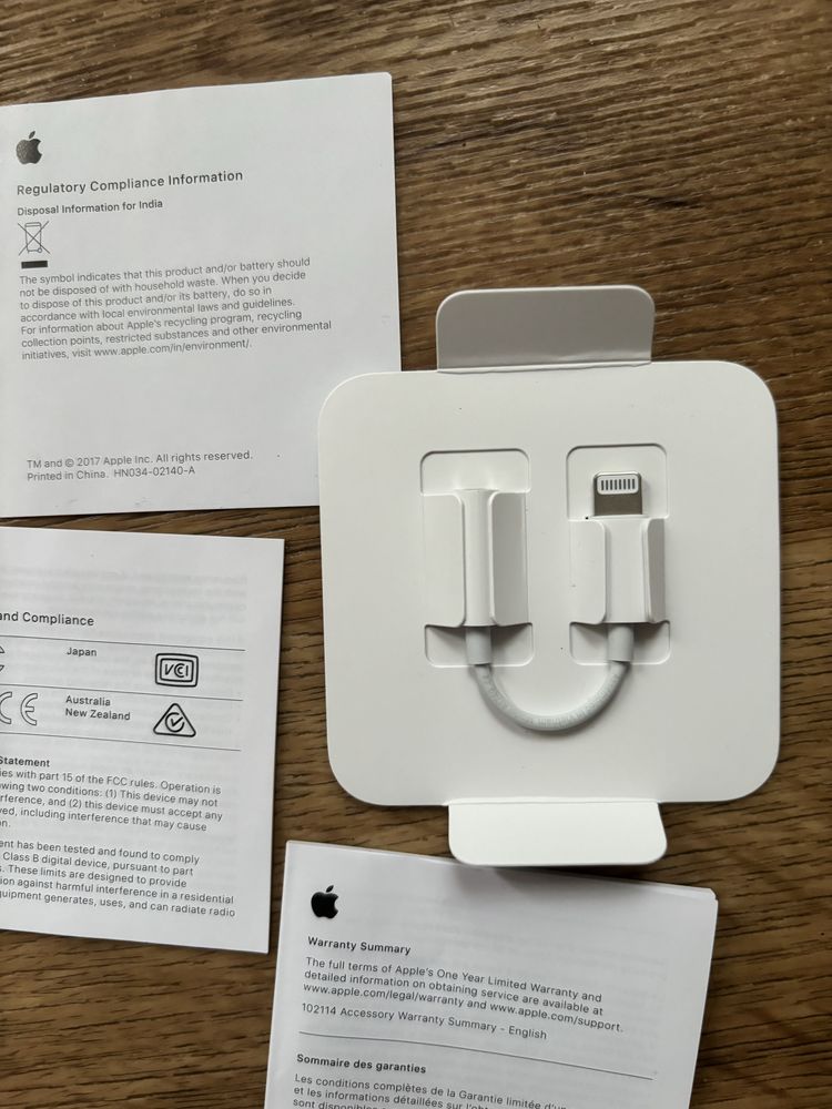 Новый оригинальный адаптер Apple Lightning-Mini Jack 3.5