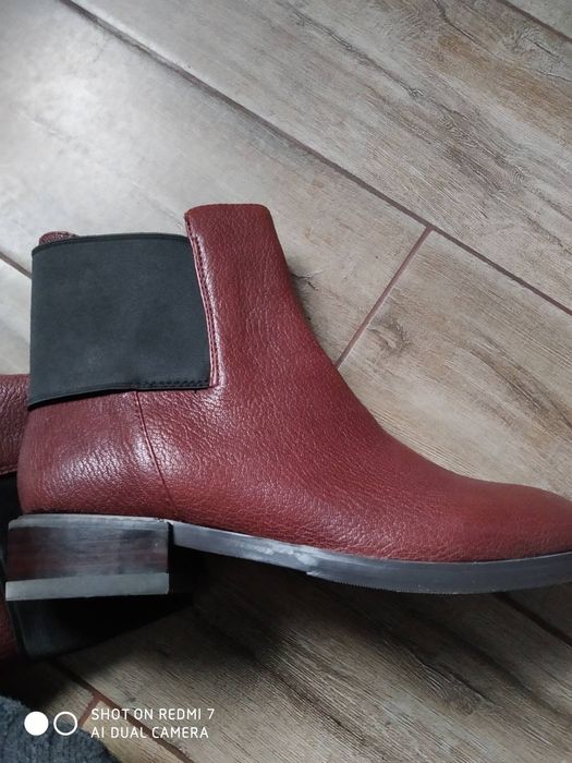 Женские ботинки, кожаные, новые.