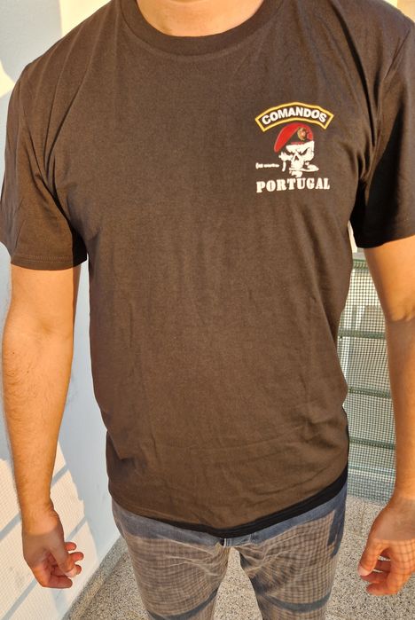Tshirt 'Comandos' Tamanho L - NOVA!