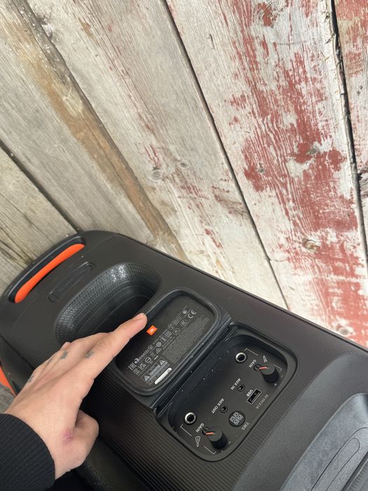 JBL Partybox 110 акустична колонка