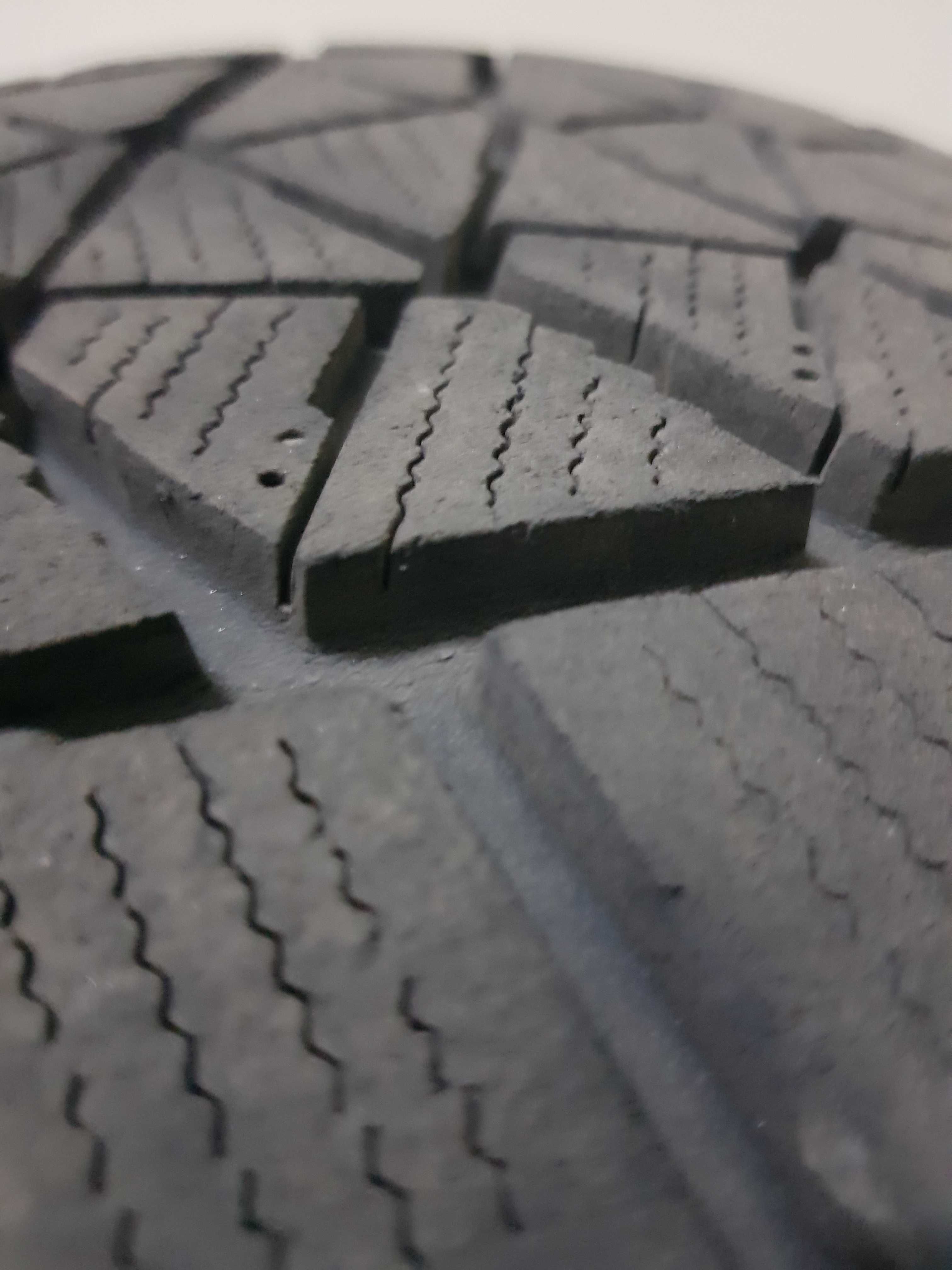 Резина зимняя Bridgestone Blizzak DM-V2 225/55 R17 97T