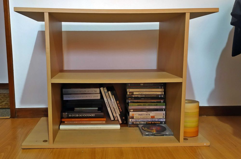 Mesa TV em bom estado