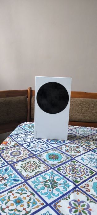 Xbox Series S z pudełkiem (lekko uszkodzonym)