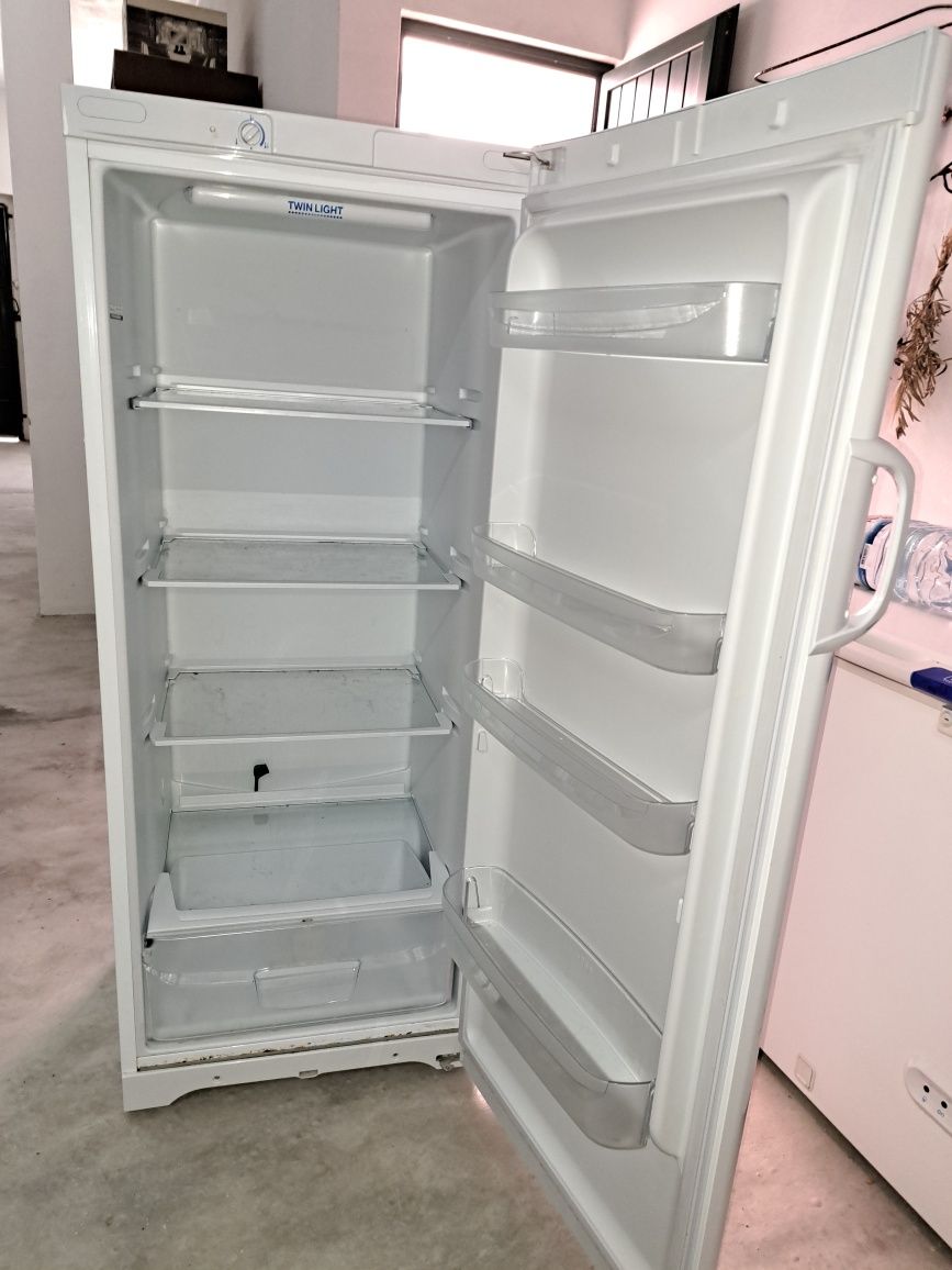 Frigorífico com 1 porta