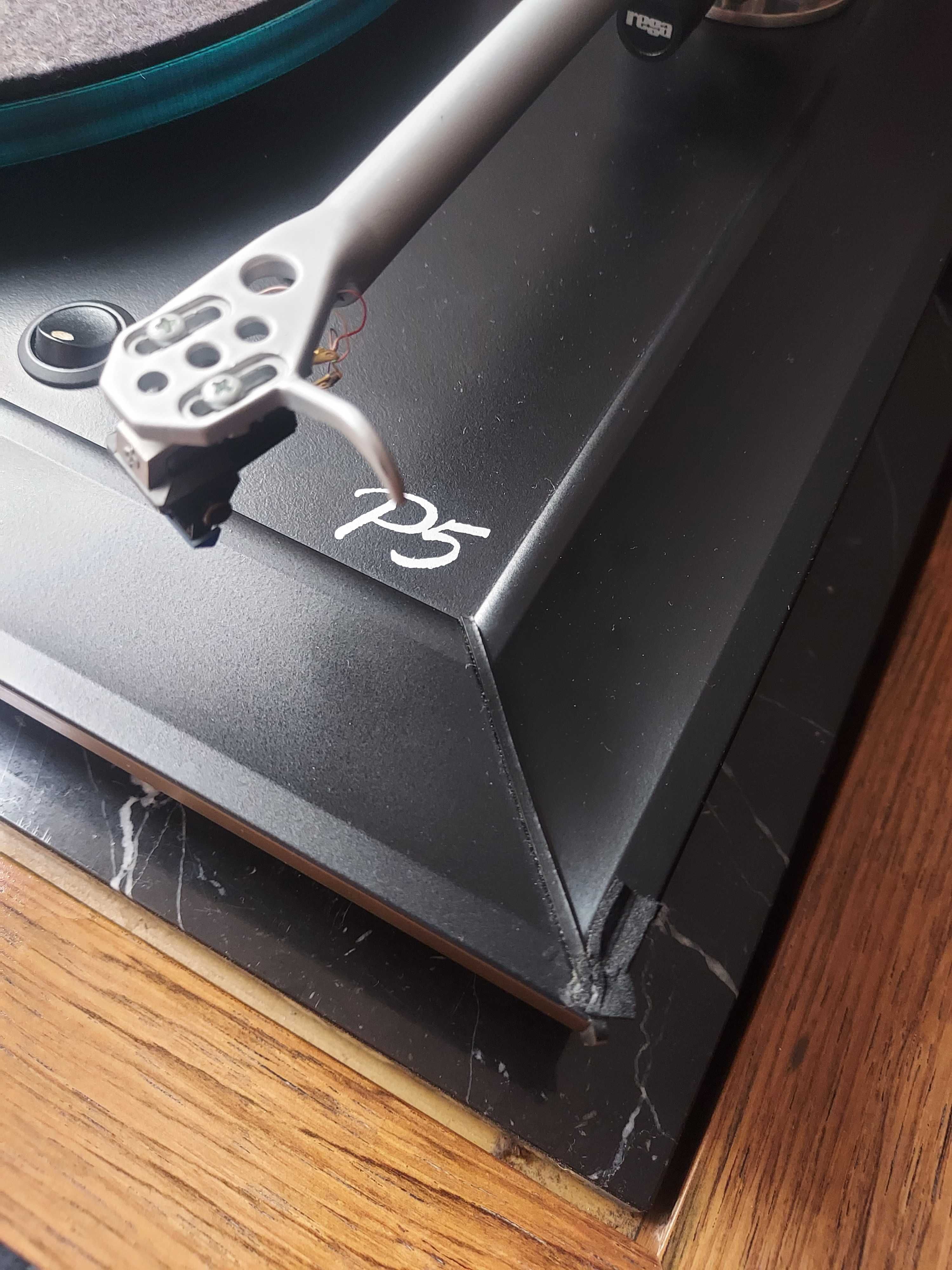 Gramofon Rega P5