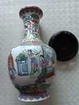 Vaso/Jarra em porcelana de Macau anos 50, apoio de madeira