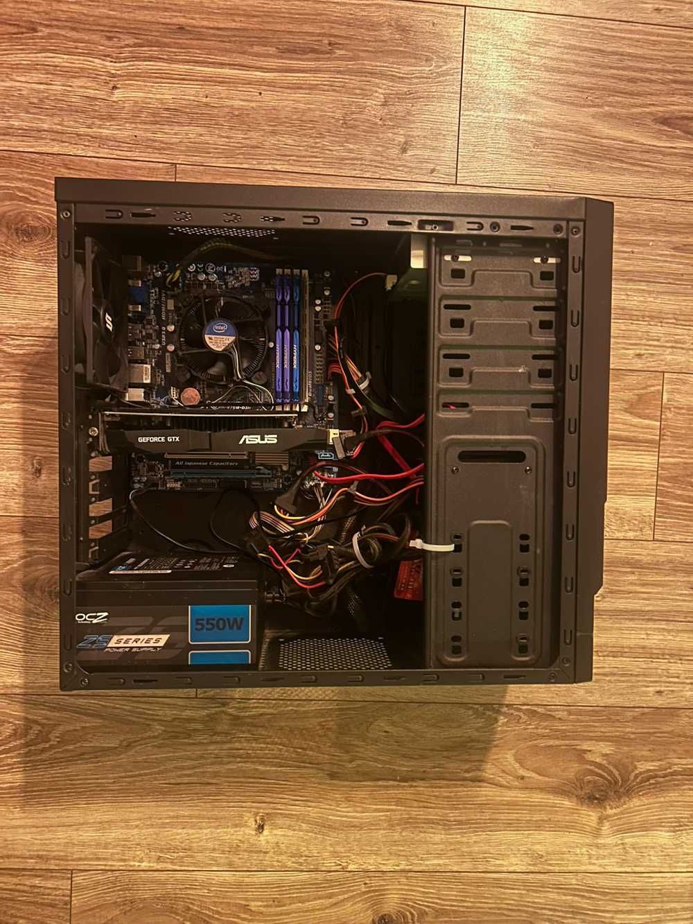 Komputer stacjonarny/b.dobre podzespoły  + monitor LG 24 cale LED