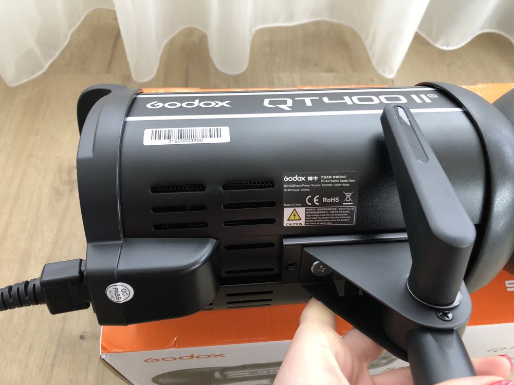 Студийная вспышка Godox QT-400 II M