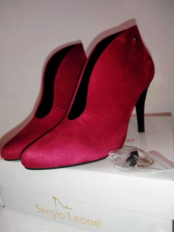 Buty czerwone na szpilce