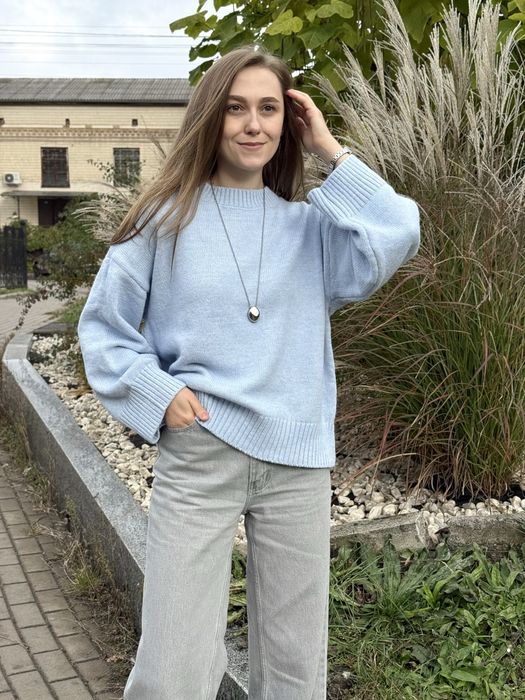 Светр блакитний