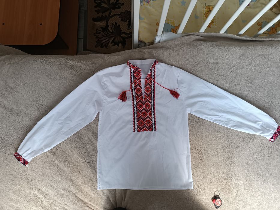 Продам вишиванку на хлопчика 11 років