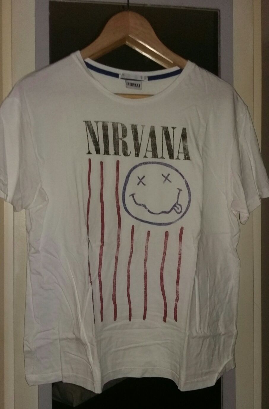 T-shirt Nirvana branca NOVA