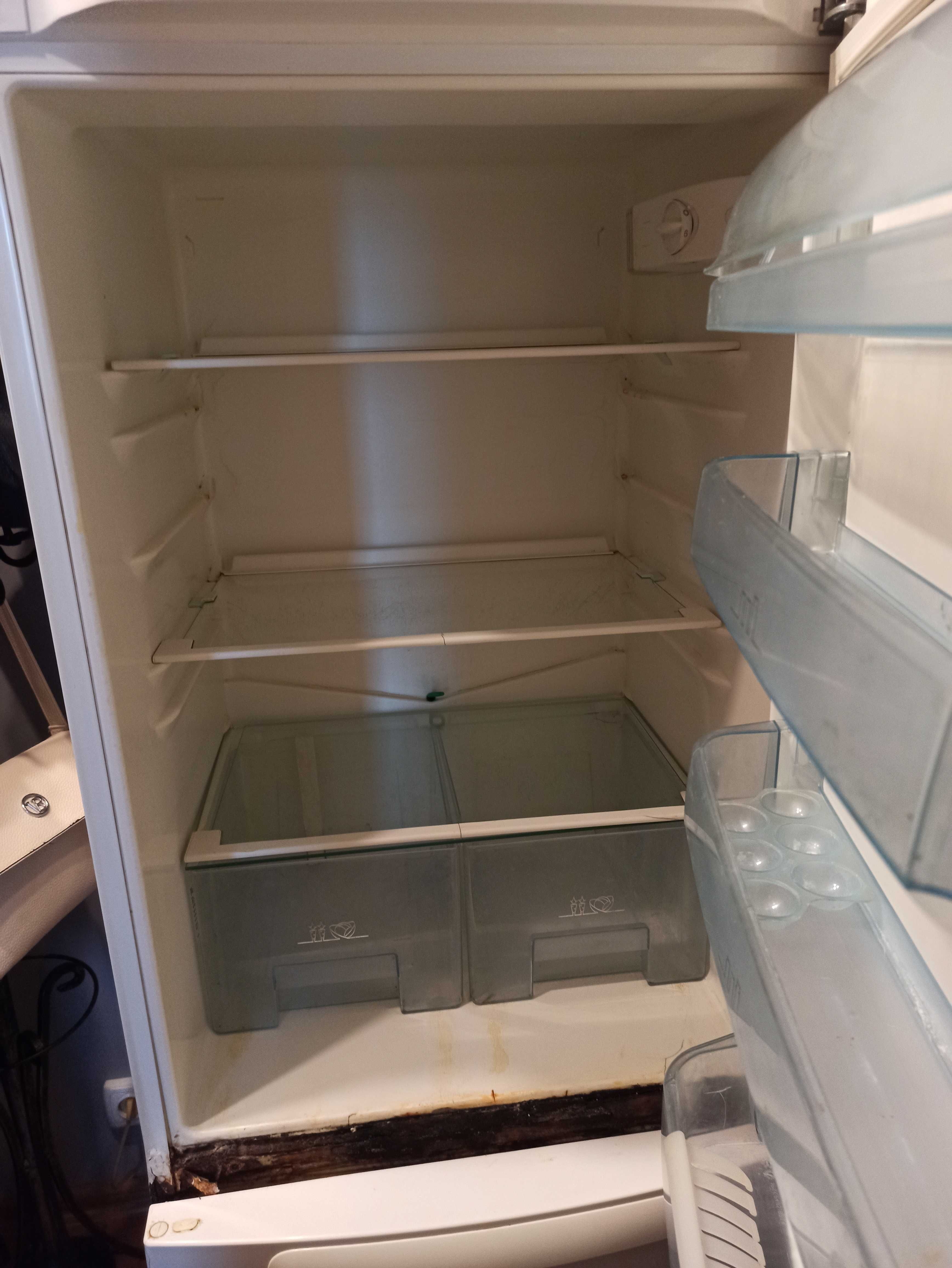 Холодильник Elektrolux ERB 29003 W8 на запчасти