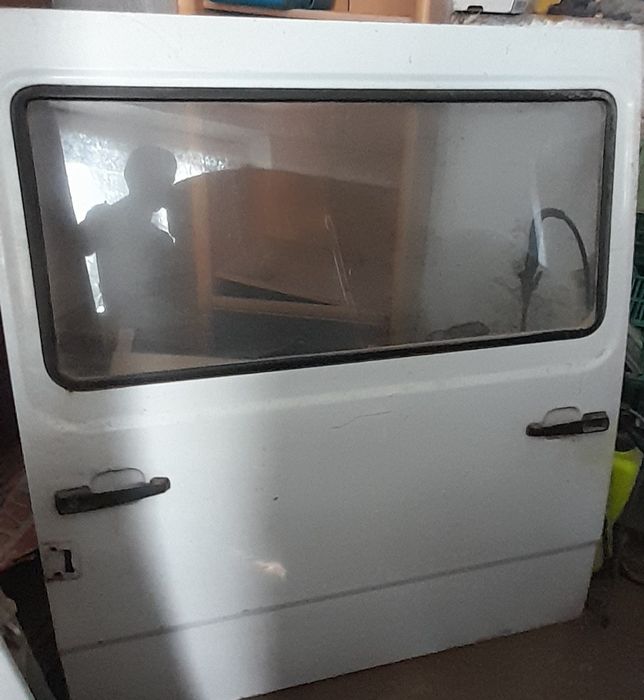 Drzwi przesuwne prawe  samochodu mercedes benz 310
