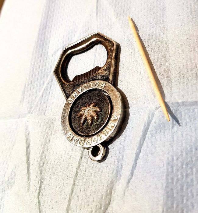 Посеребрённая открывалка для бутылок