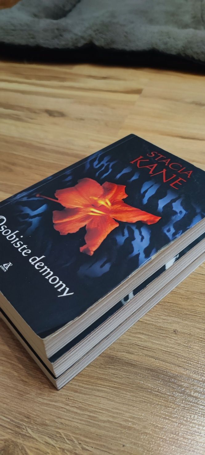 Książki Osobiste demony, Demon w sercu, Opętany demon. Stacia Kane