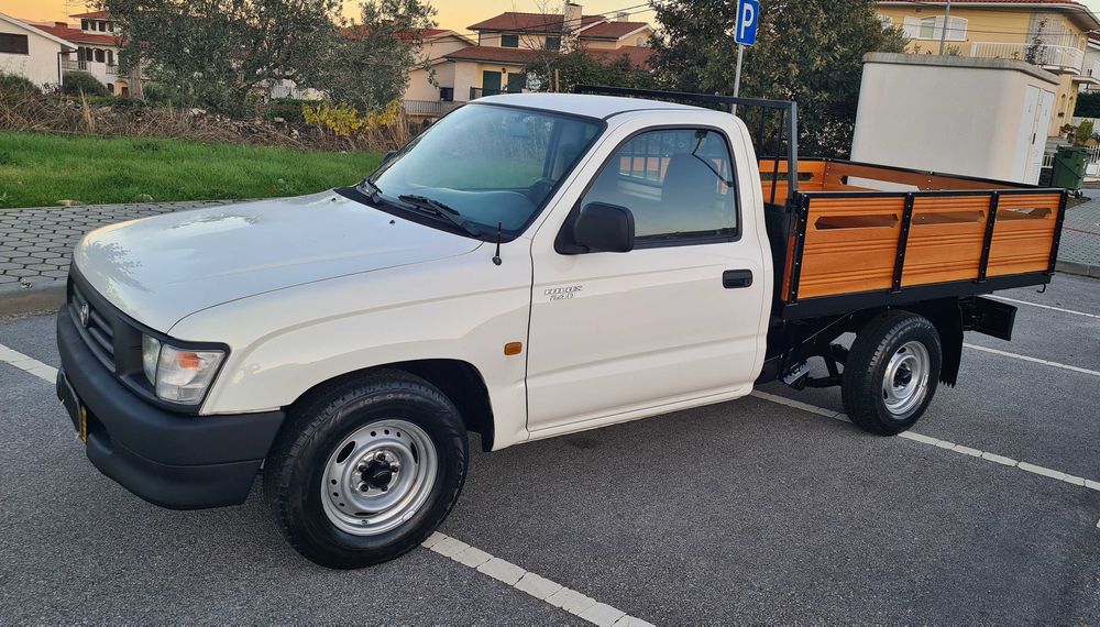 toyota hilux poucos km