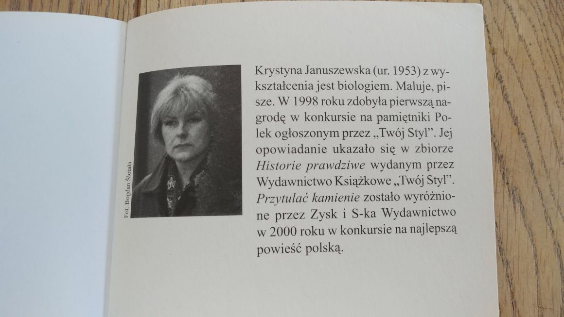 Przytulać kamienie - Krystyna Januszewska