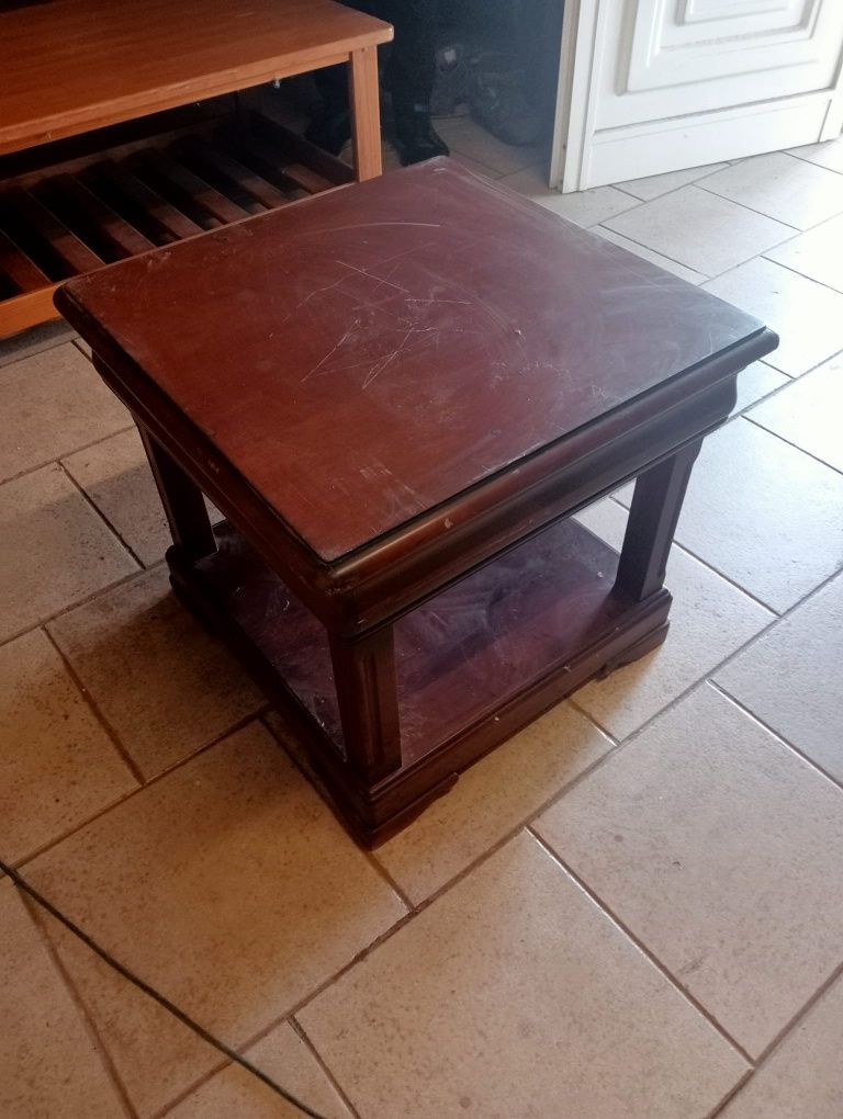 Mesa de centro com gaveta