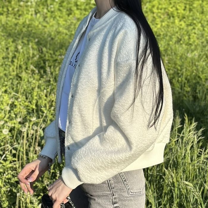 Білий бомбер на підкладці